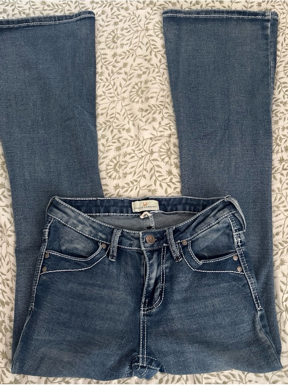 austin landing size 3 mid rise flared jeans